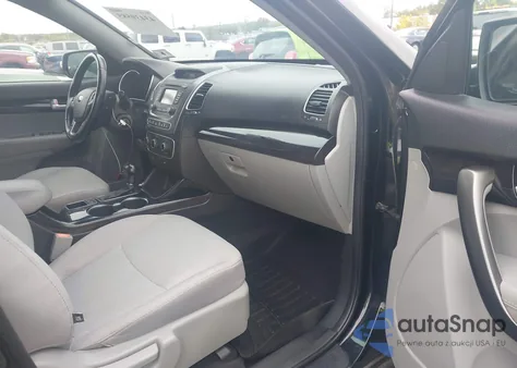 2015 Kia Sorento Lx V6 z USA, uszkodzony, nr VIN 5XYKT4A76FG592381